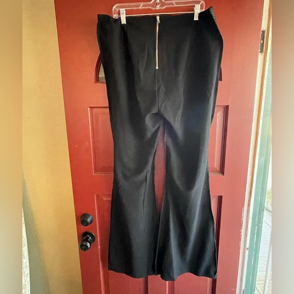 NWT Fashion Nova beautiful black faux snakeskin bell bottom pants - Picture 2 of 12